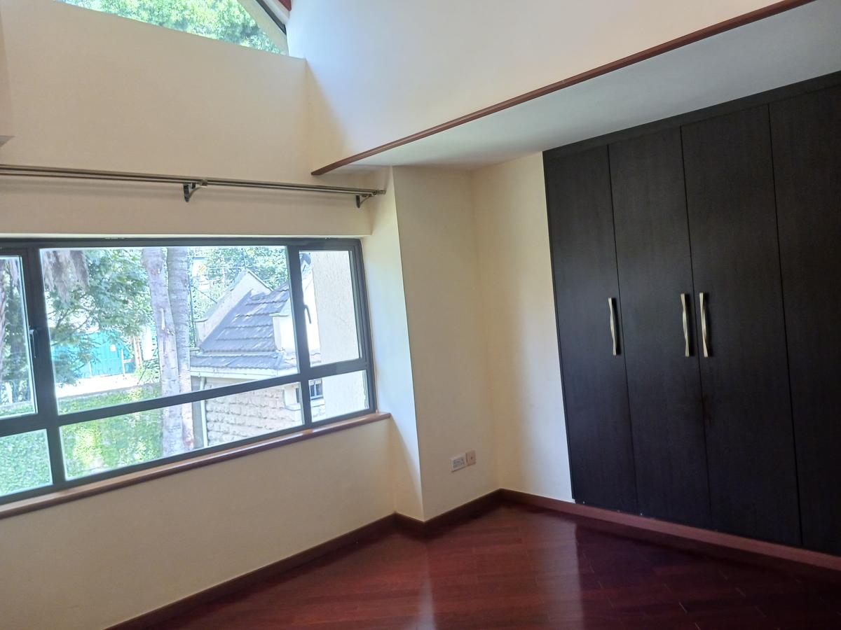 5 Bed House with En Suite at Lavington - 6