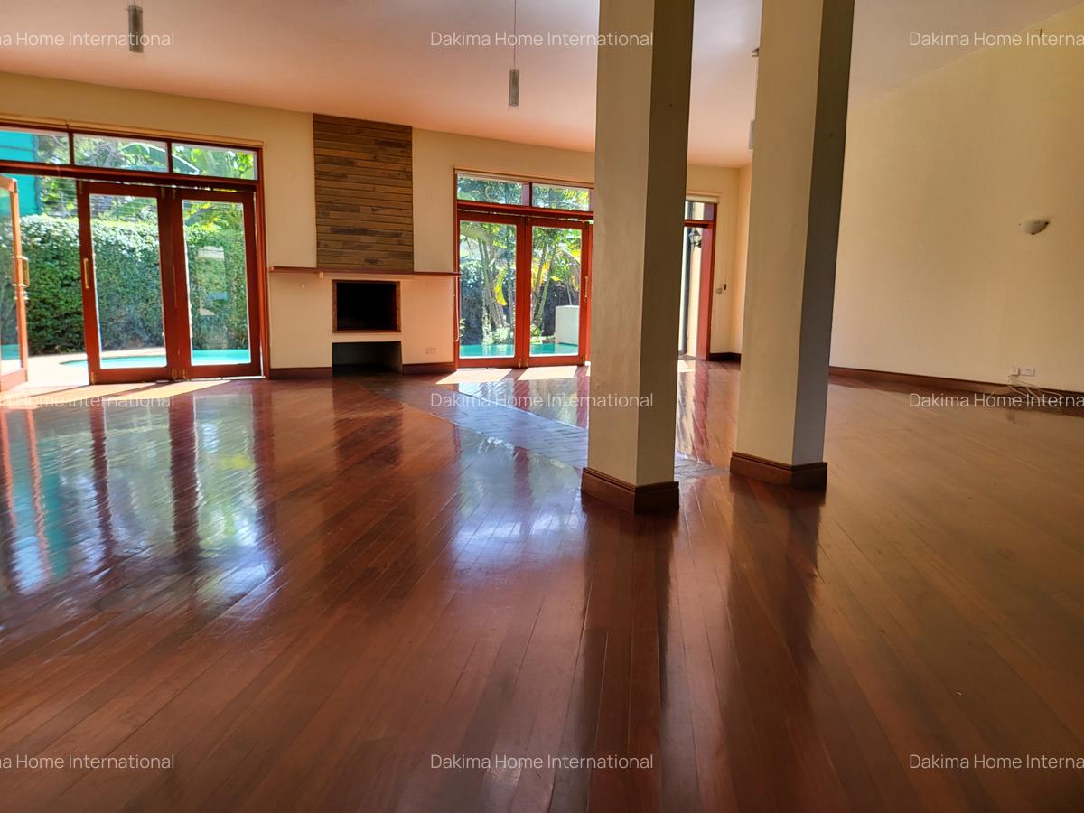 4 Bed House with En Suite in Runda - 2