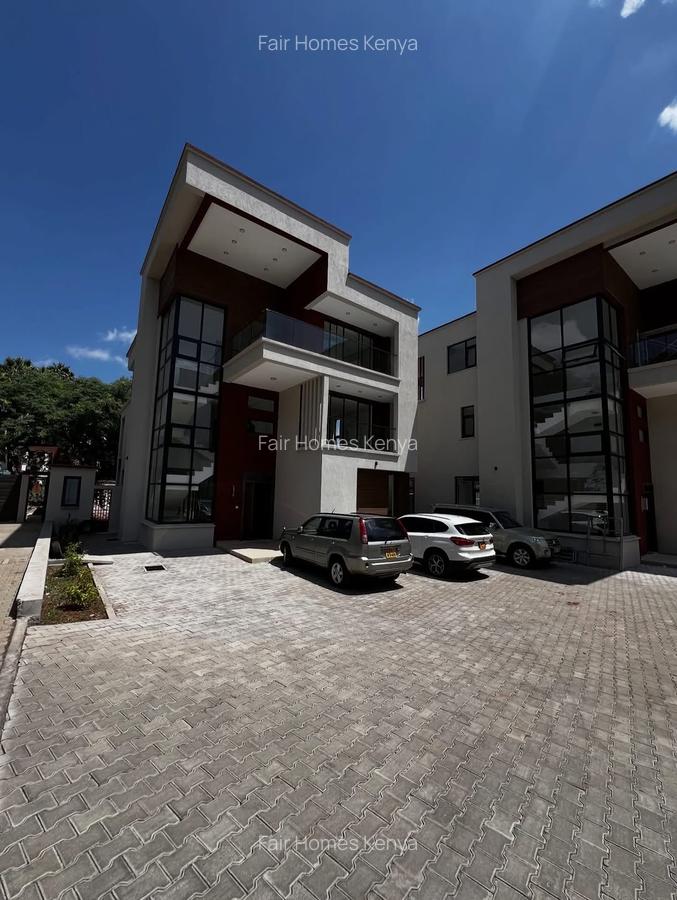 5 Bed Townhouse with En Suite at Lavington Green - 1