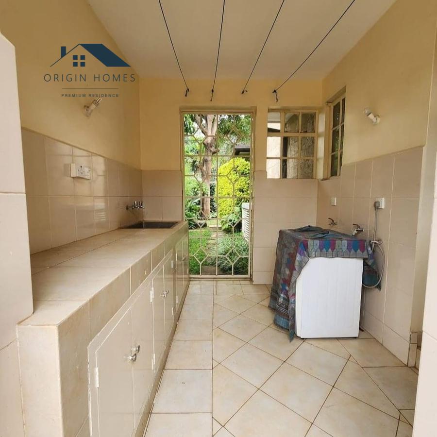 5 Bed House with En Suite at Lavington - 7