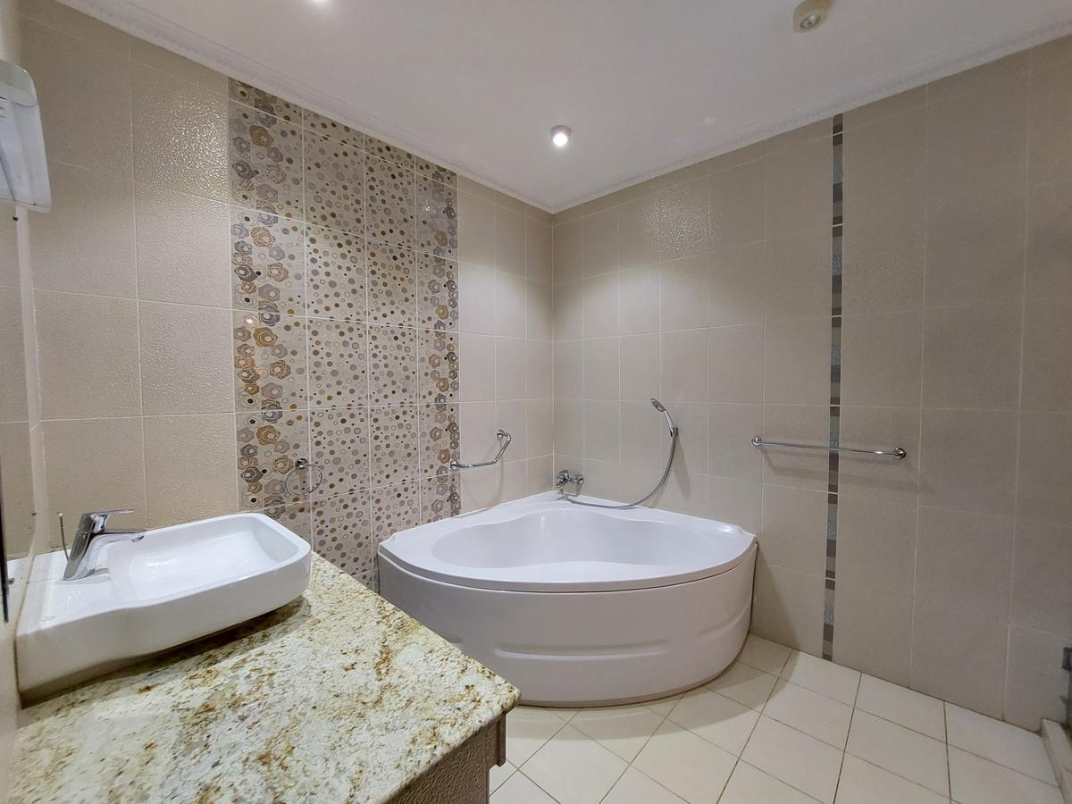 4 Bed Townhouse with En Suite in Kyuna - 9