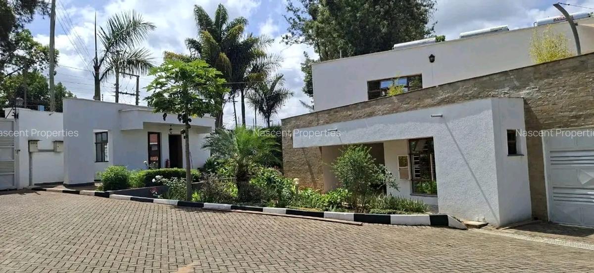 4 Bed House with En Suite in Runda - 11