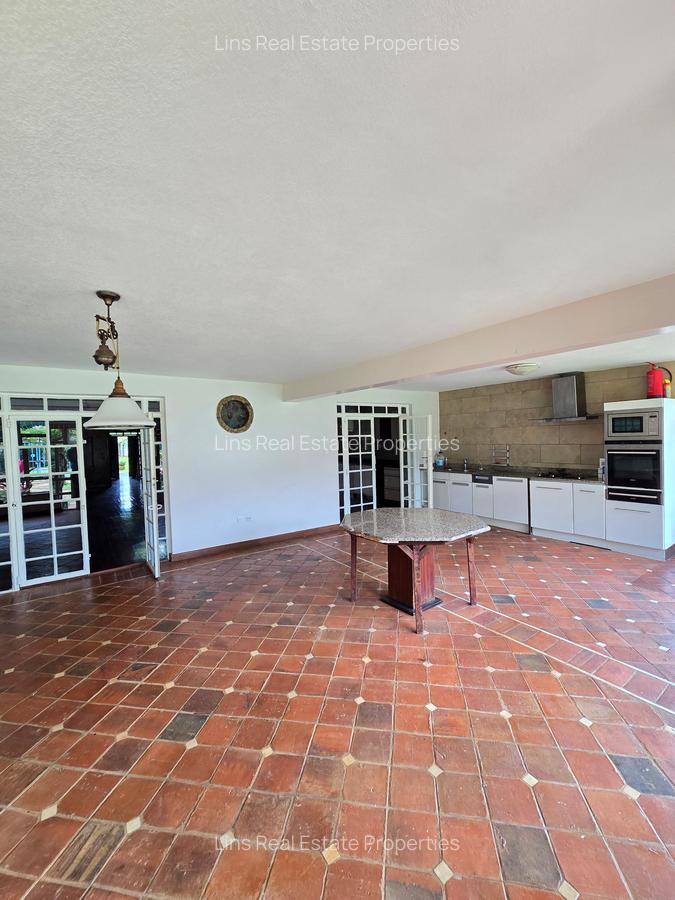 4 Bed House with En Suite in Runda - 19
