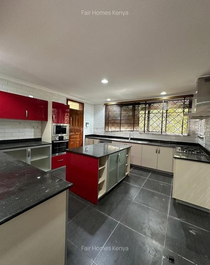 5 Bed Townhouse with En Suite at Convent Drive - 3