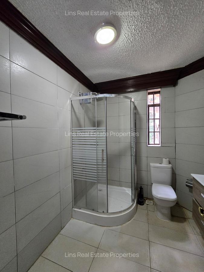 5 Bed House with En Suite in Runda - 17