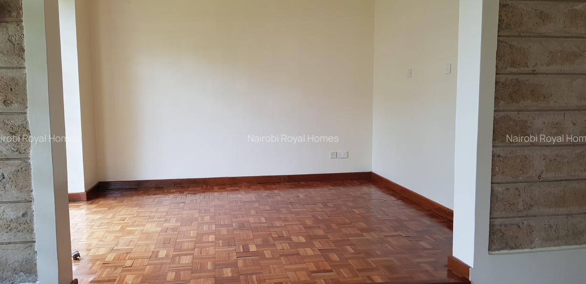 4 Bed House with En Suite at Rosslyn Redhil - 20