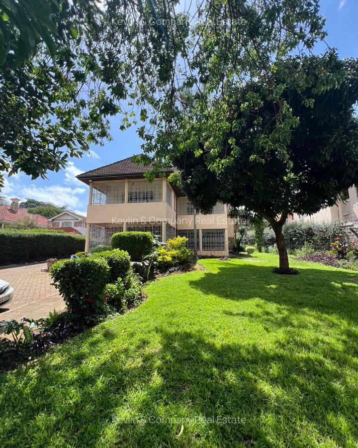 5 Bed Villa with En Suite in Runda - 1