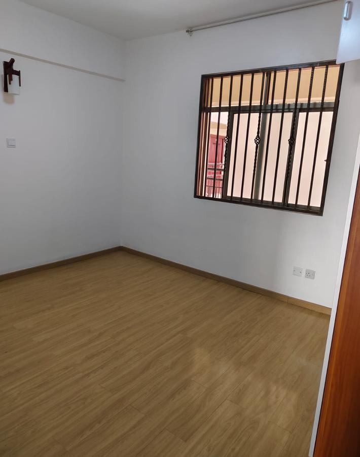 Serviced 3 Bed Apartment with Swimming Pool in Kilimani - 9