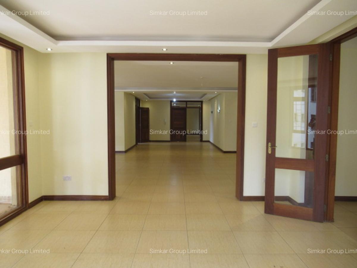 4 Bed Apartment with En Suite at Riverside Drive - 8