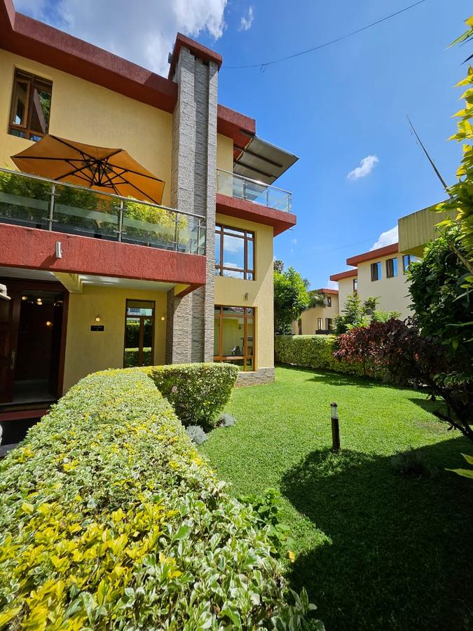 5 Bed House with En Suite in Lavington - 15