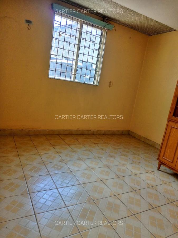 3 Bed House with Swimming Pool in Komarock - 8