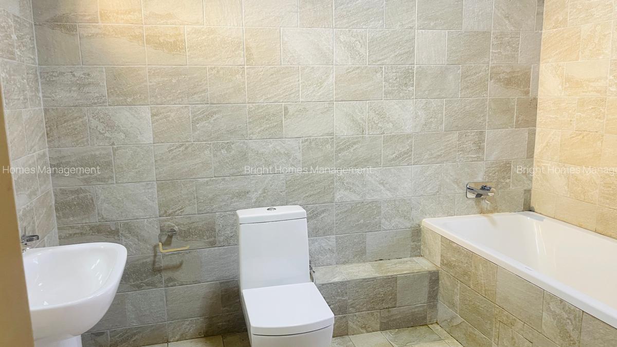 5 Bed House with En Suite in Lavington - 12