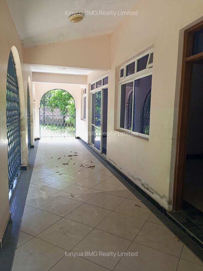 8 Bed Villa with En Suite in Nyali Area - 4