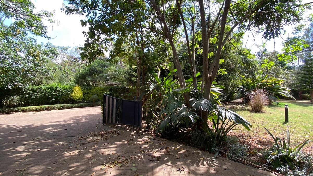 5 Bed House with En Suite in Runda - 20