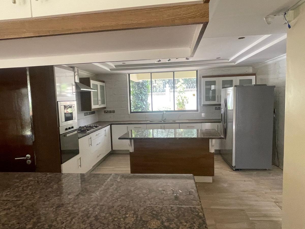 5 Bed Villa with En Suite in Lavington - 4