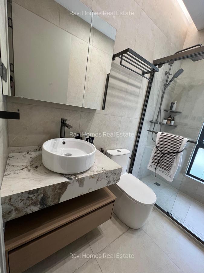 4 Bed Apartment with En Suite - 14