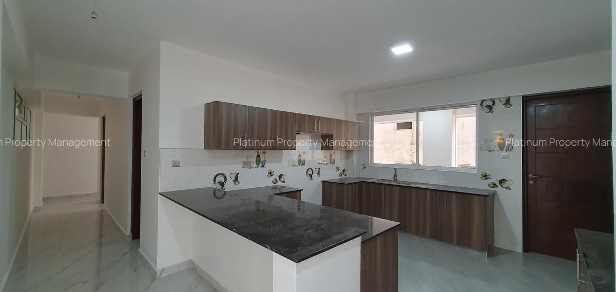 4 Bed Apartment with En Suite in Parklands - 5