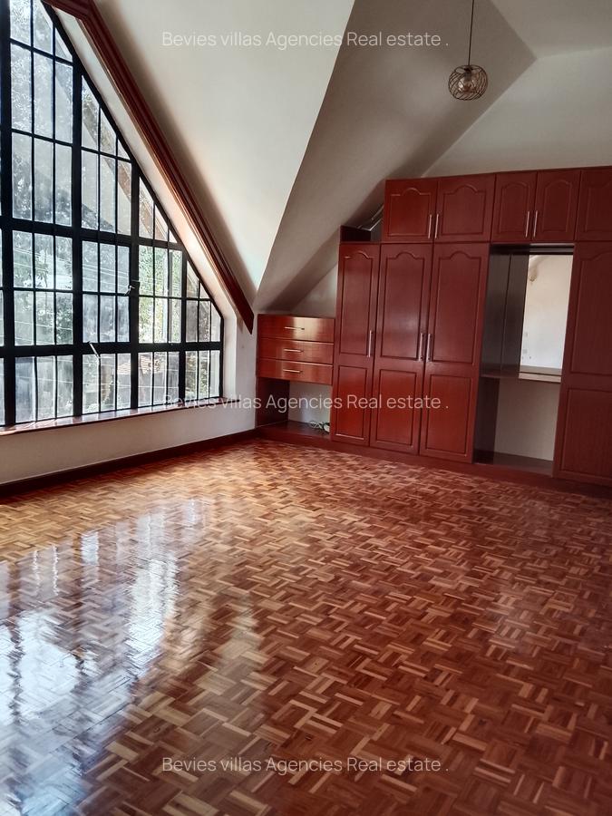 5 Bed Townhouse with En Suite at Westlands - 13