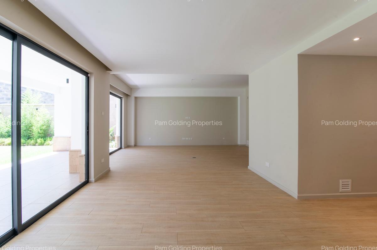 5 Bed Townhouse with En Suite at Westlands - 5