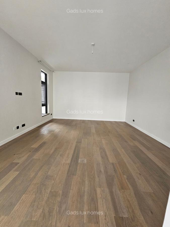 5 Bed Villa with En Suite at Lavington - 17