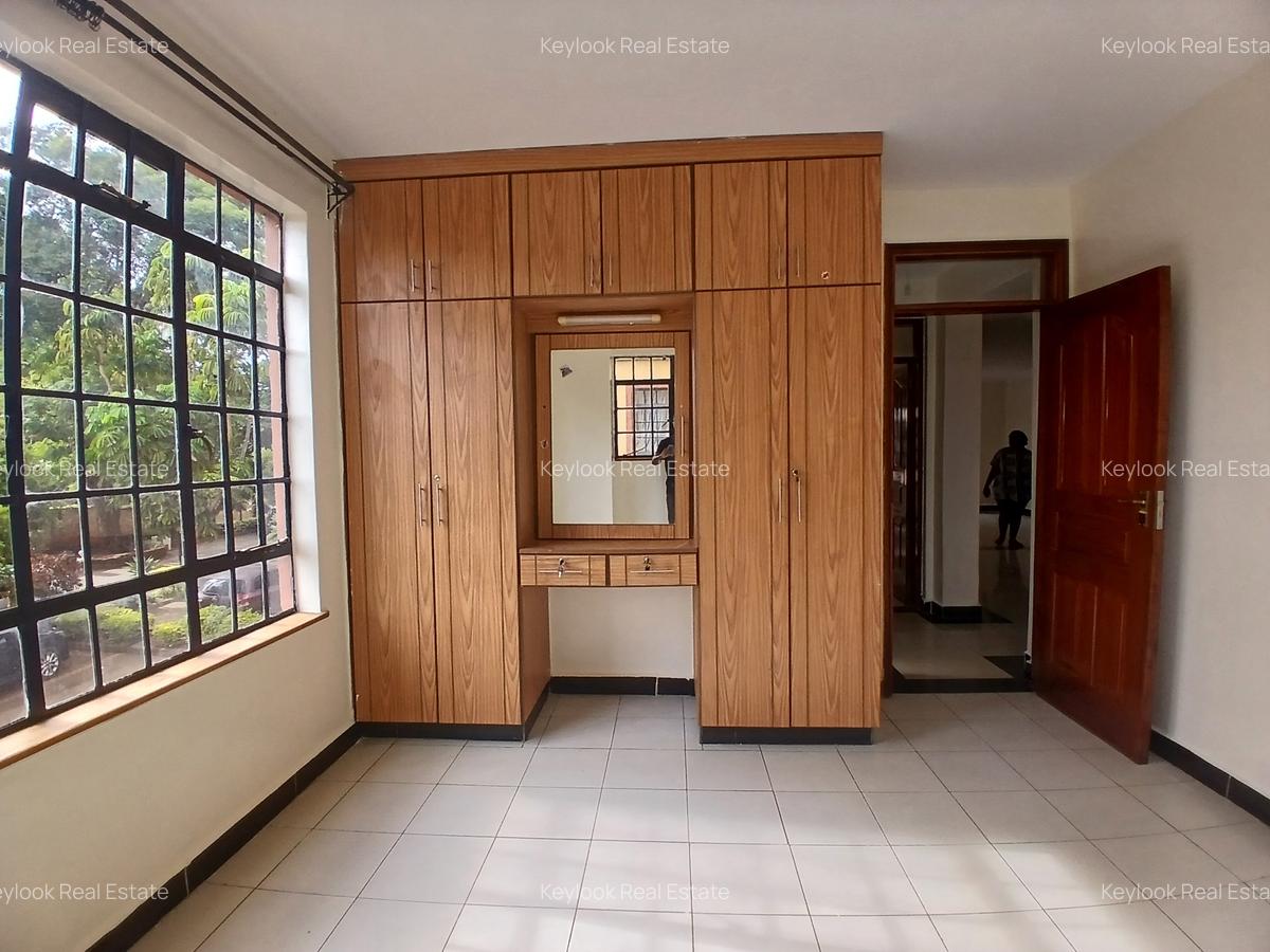 2 Bed Apartment with En Suite at Lavington - 12