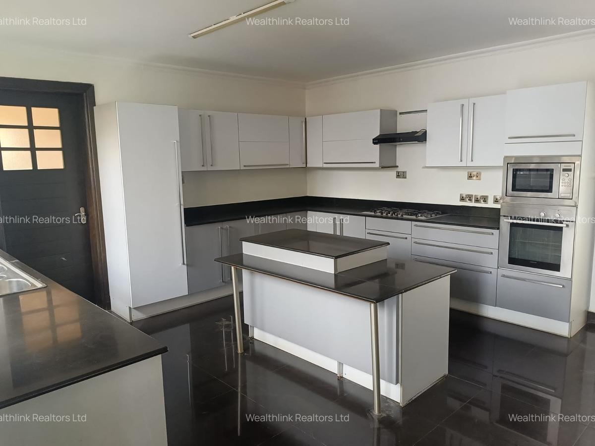5 Bed House with En Suite at Runda - 10