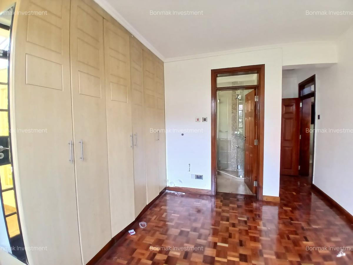 5 Bed Townhouse with En Suite at Lavington Green - 11