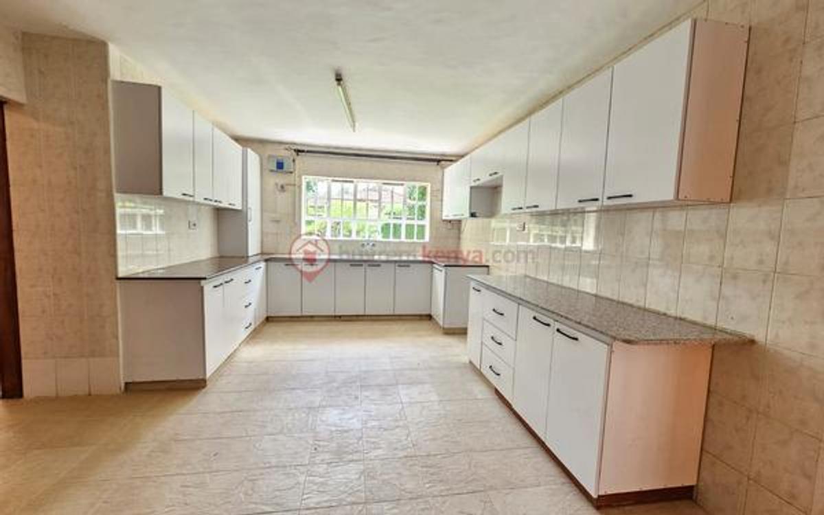 5 Bed Townhouse with En Suite at Westlands - 15