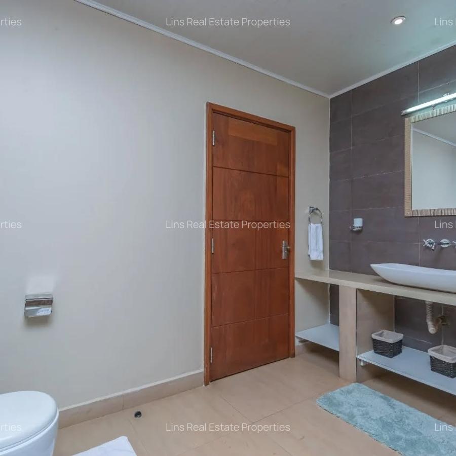 Serviced 1 Bed Apartment with En Suite in Lavington - 9
