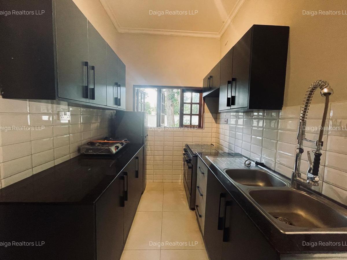 4 Bed Villa with En Suite in Bofa - 8
