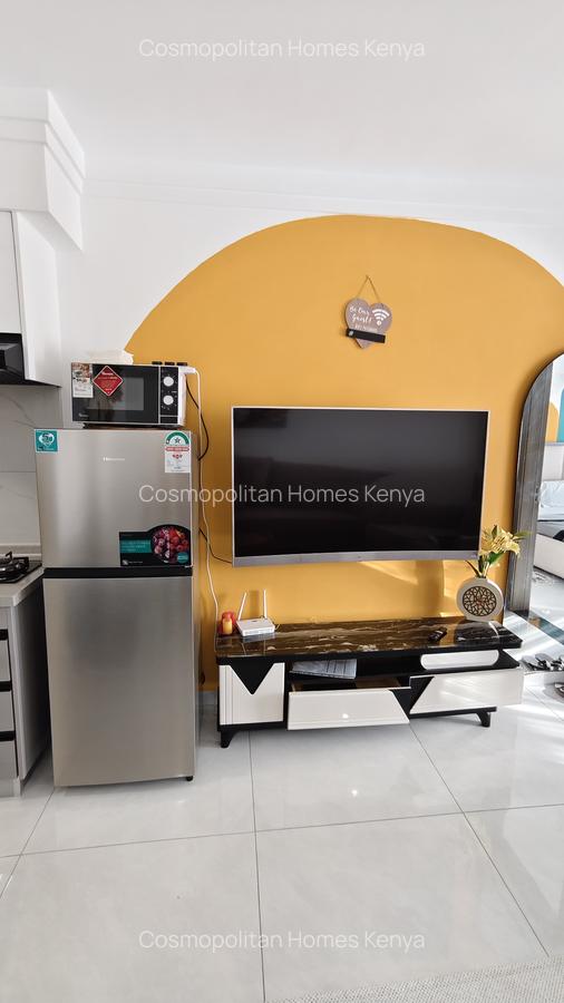 Serviced 1 Bed Apartment with En Suite at 23 Westlands Road - 5