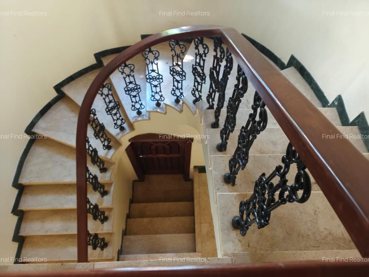 4 Bed House with Garden in Hill View - 13