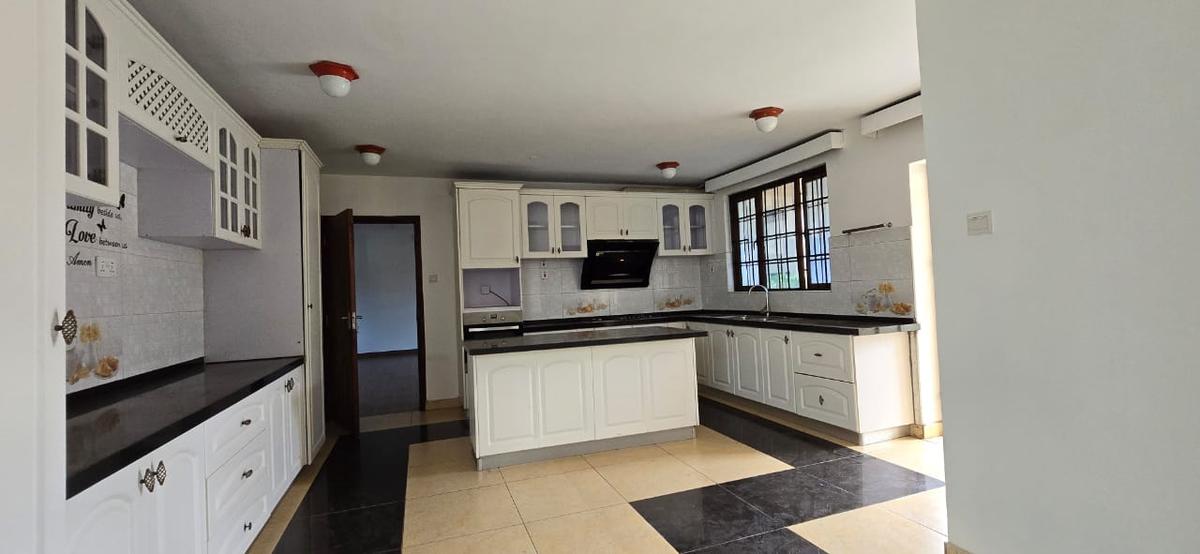 5 Bed House with En Suite in Runda - 17
