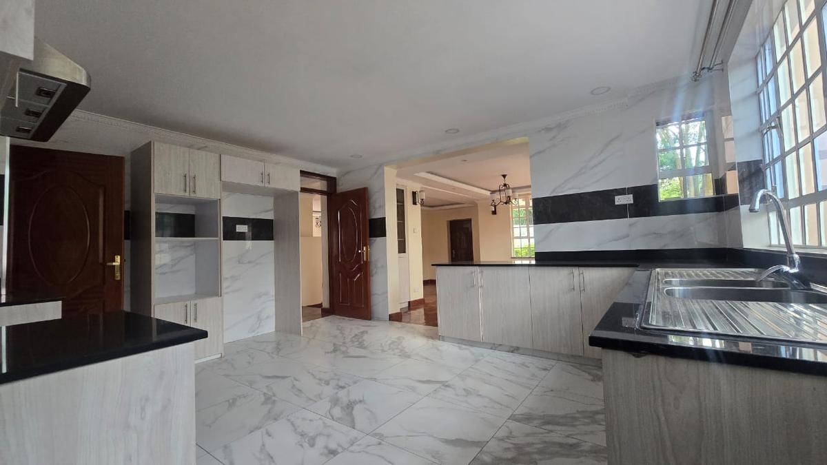 5 Bed Townhouse with En Suite in Lavington - 14