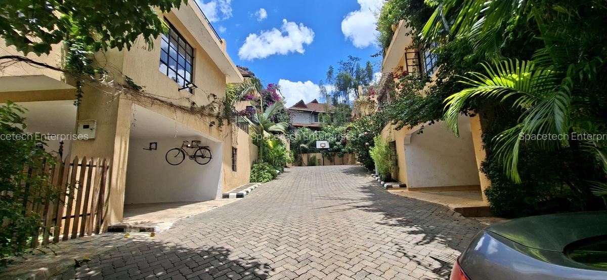 5 Bed Townhouse with En Suite in Kyuna - 1