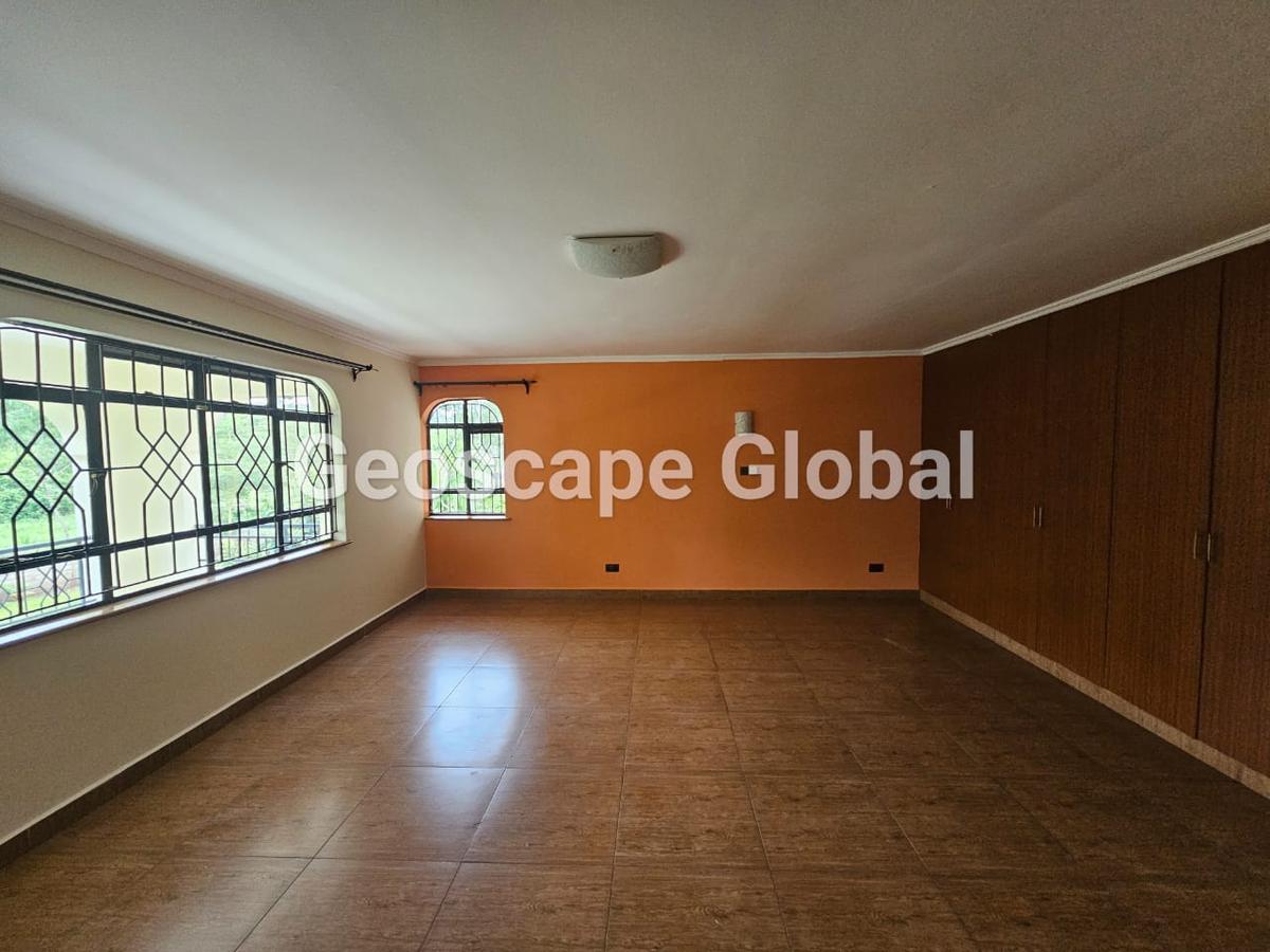 4 Bed House with En Suite in Runda - 2