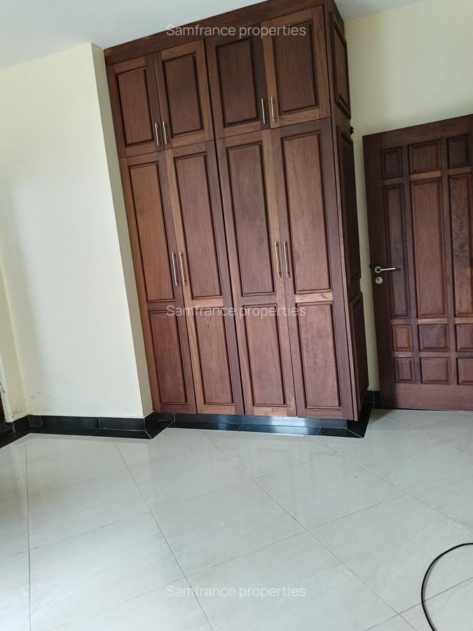 Serviced 4 Bed Apartment with En Suite at 1 St Avanue - 8