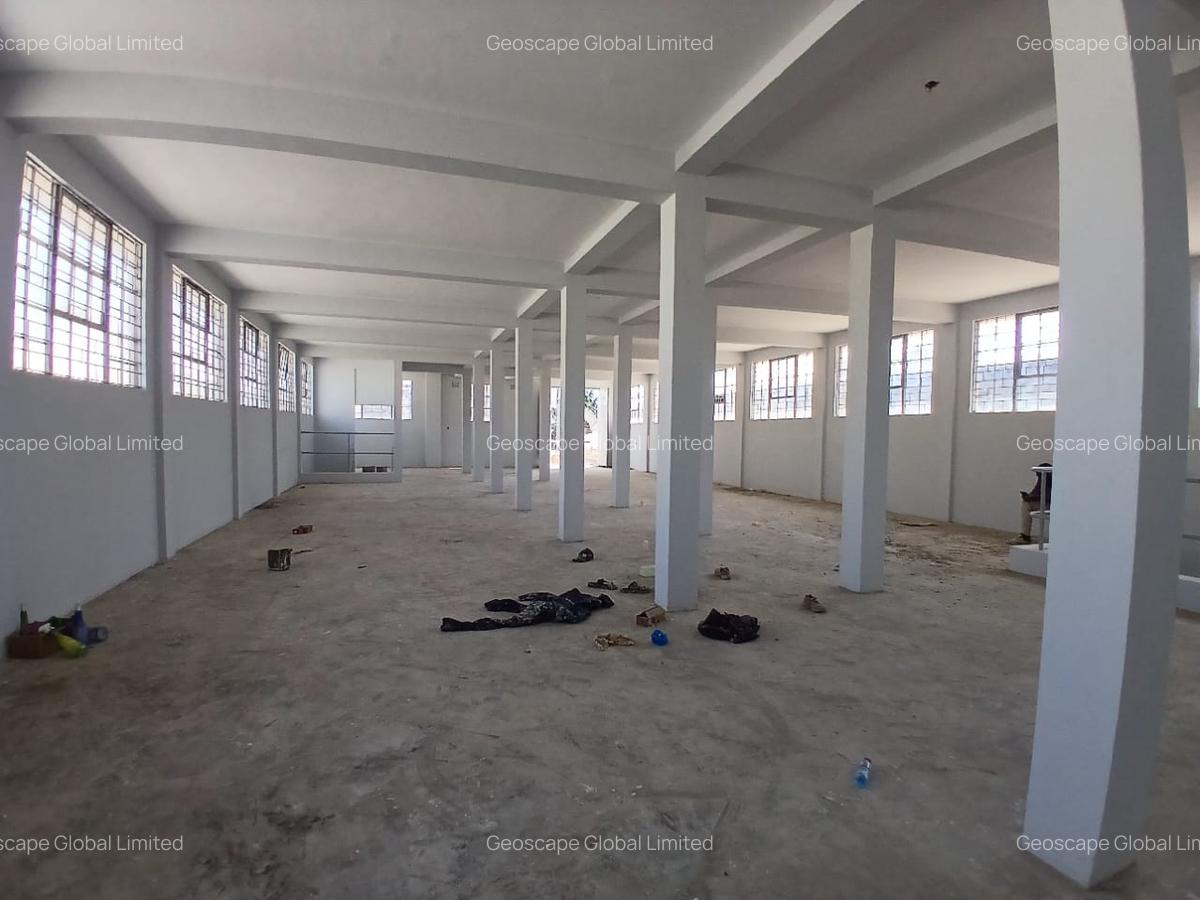 7,000 ft² Warehouse with Parking in Industrial Area - 2
