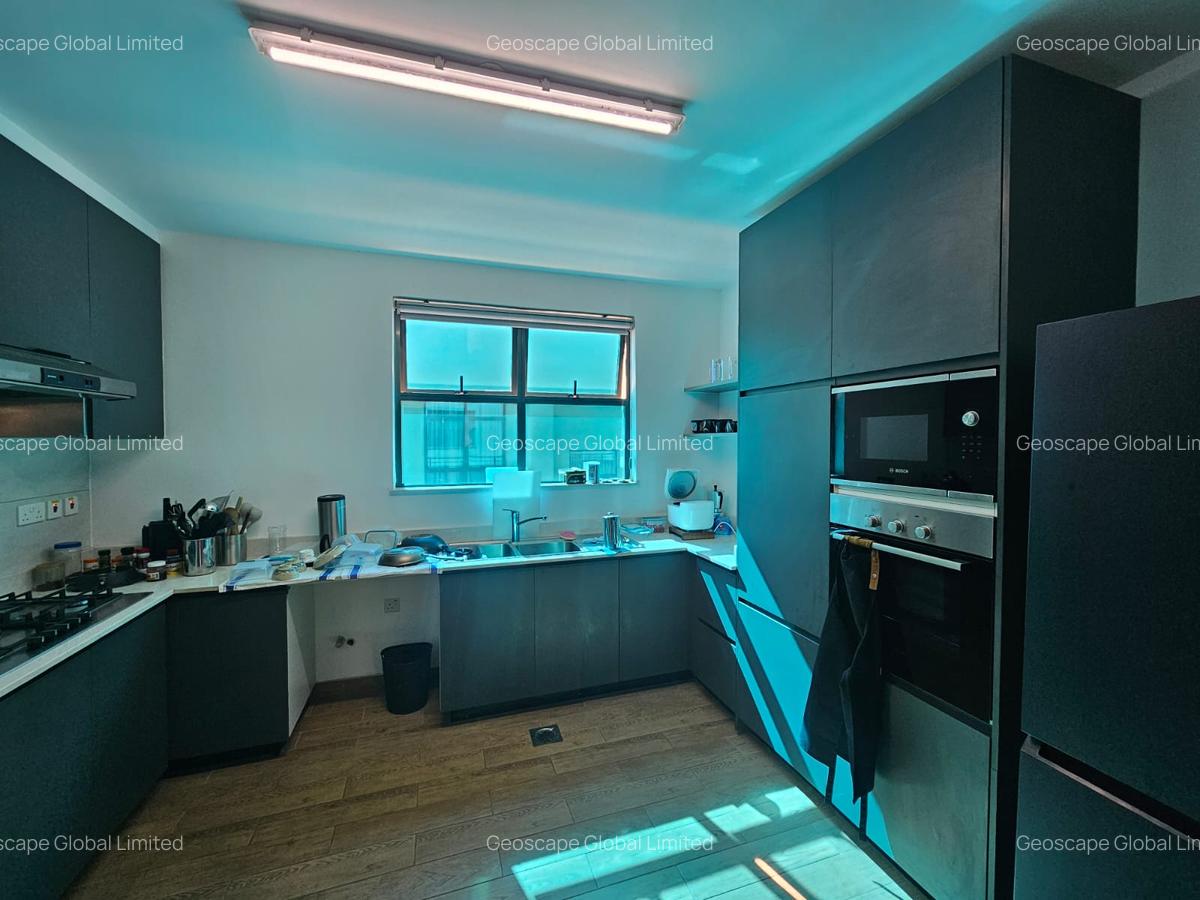 4 Bed Apartment with En Suite in Rosslyn - 5