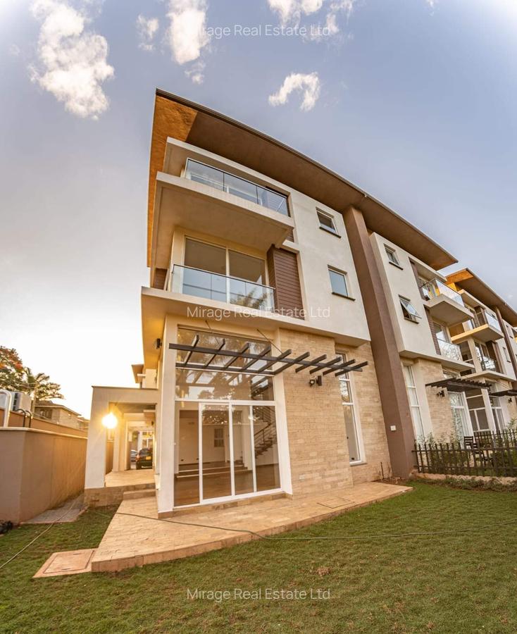4 Bed Villa with En Suite in Lavington - 1