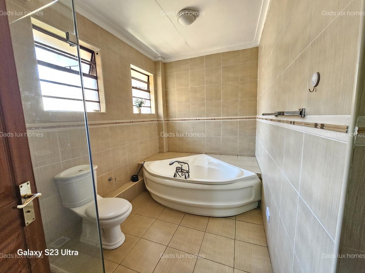 5 Bed Townhouse with En Suite at Lavington - 12