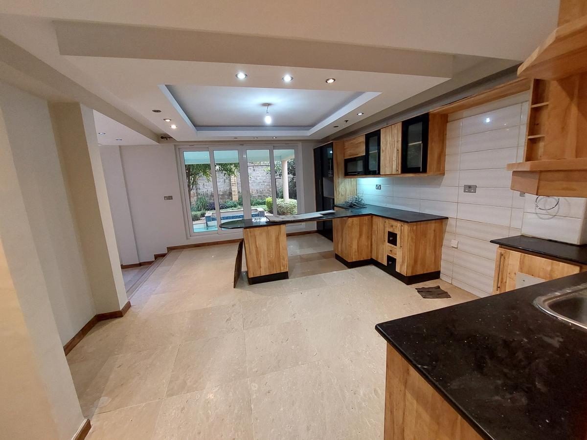 5 Bed Townhouse with En Suite at Convent Drive - 6