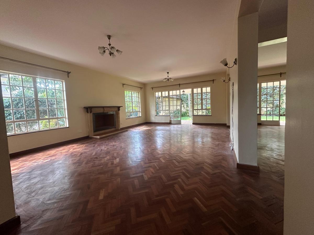 5 Bed Townhouse with En Suite in Lavington - 2