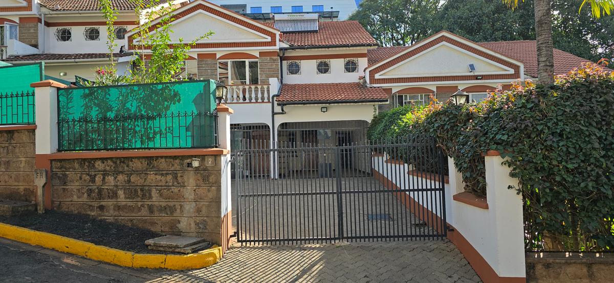 4 Bed Townhouse with En Suite at Brookside Drive - 5