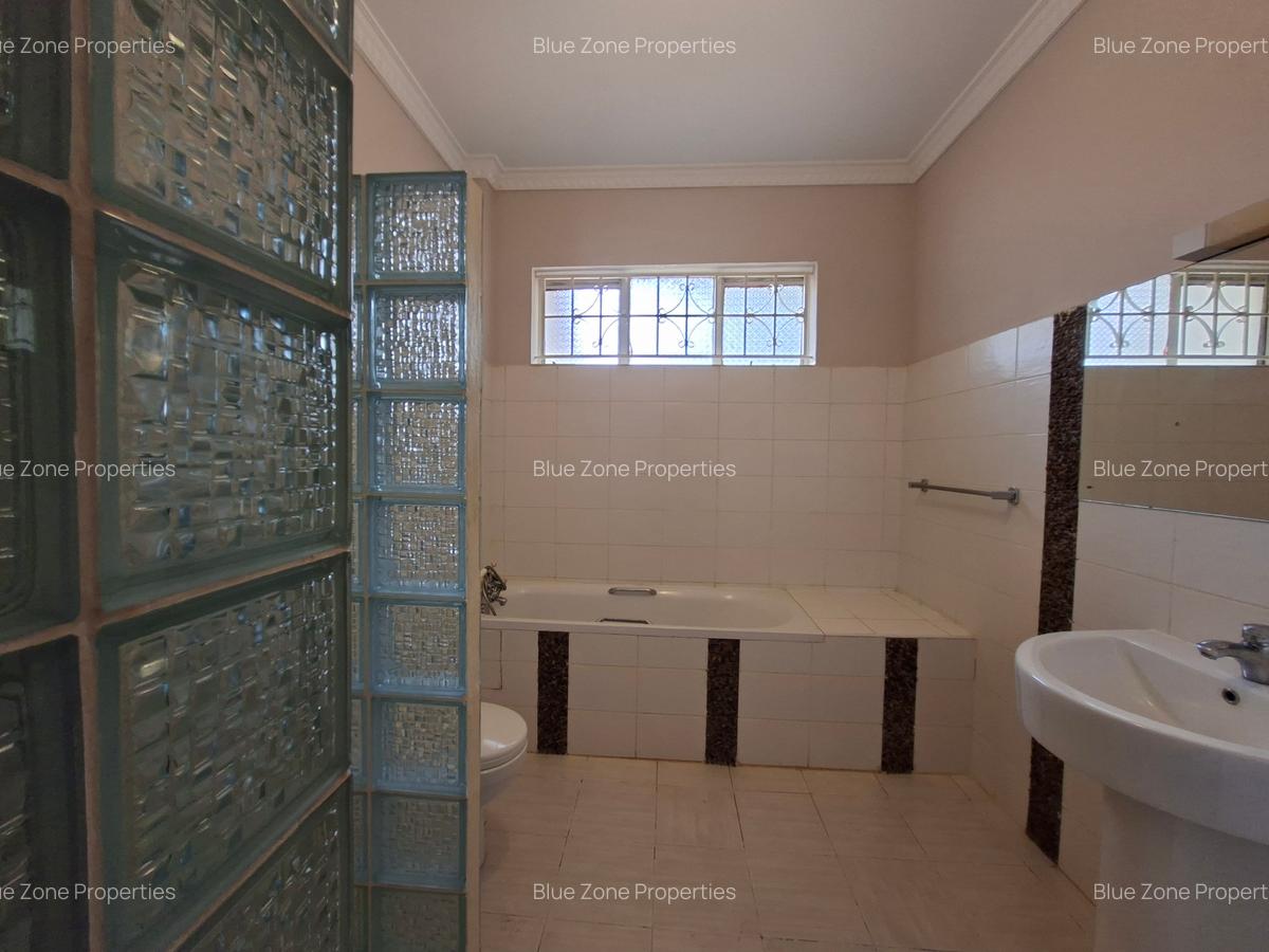 4 Bed House with En Suite at Off Mimosa Rd - 13