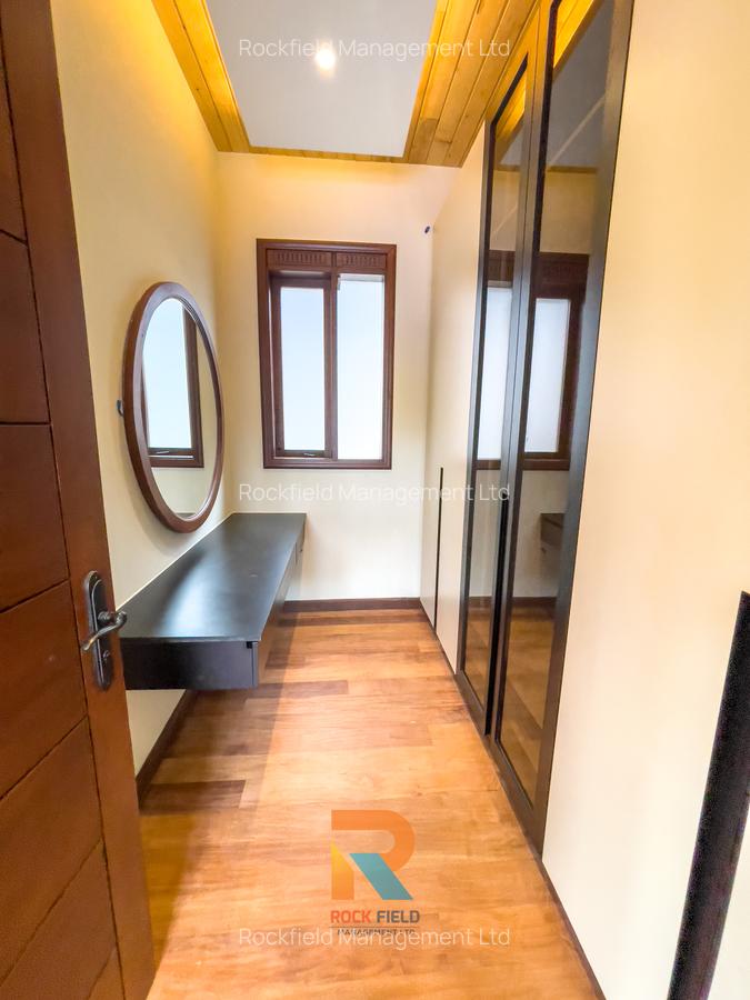 4 Bed House with En Suite in Runda - 8