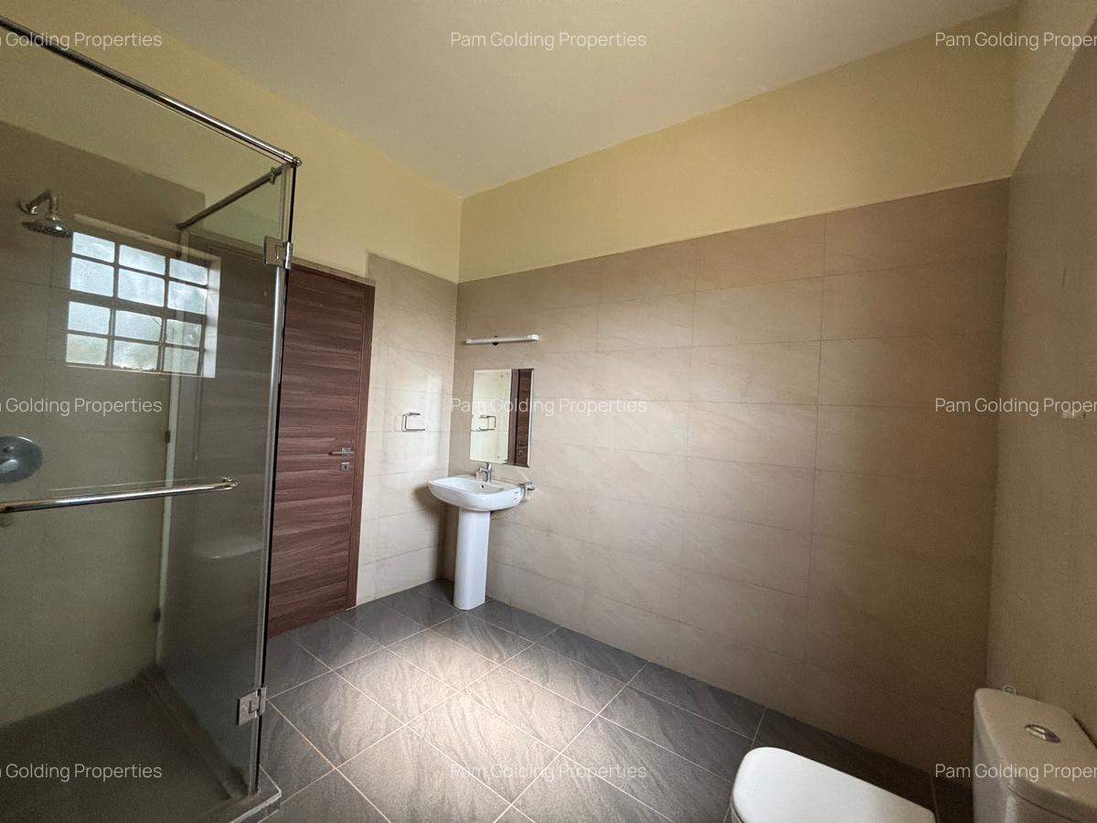 3 Bed Apartment with En Suite in Runda - 12