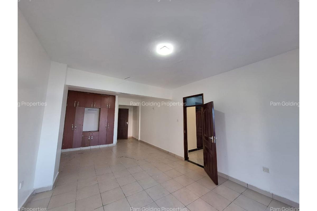 4 Bed Apartment with Backup Generator in Tudor - 8