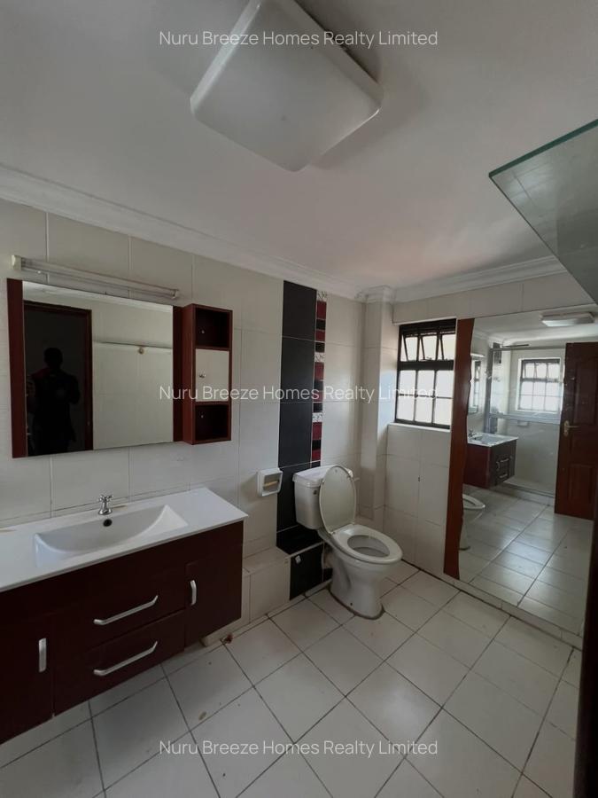 5 Bed Townhouse with En Suite in Lavington - 10
