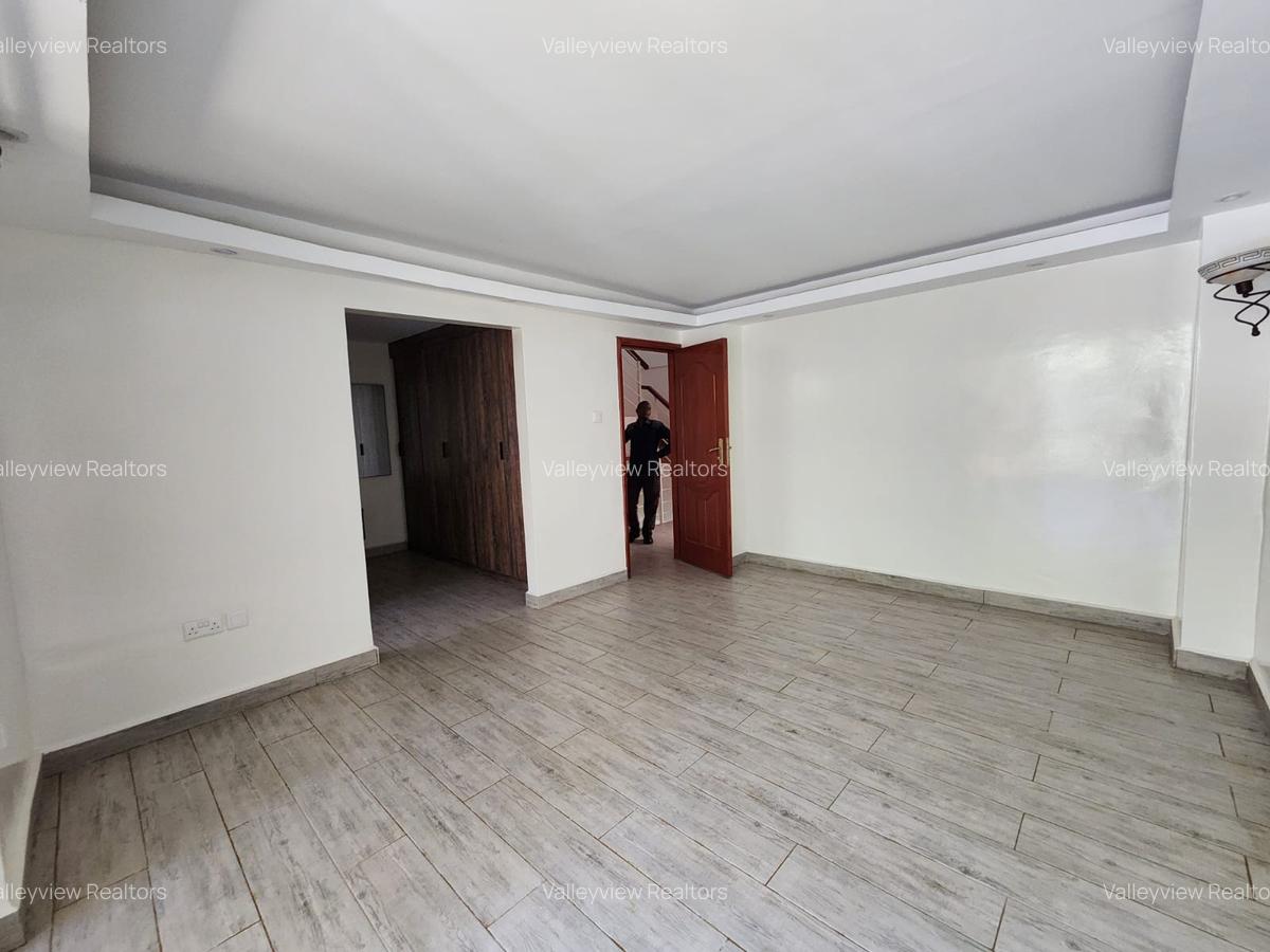 3 Bed Townhouse with En Suite at Riverside - 10